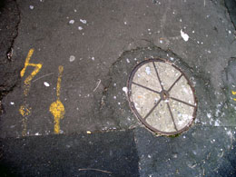 Pavement and manhole cover